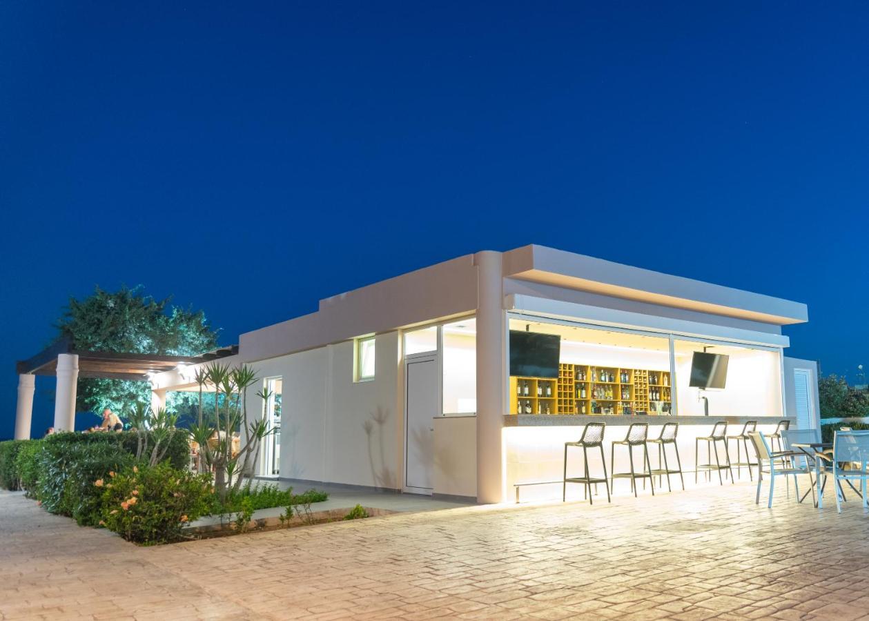 Amaryllis Front Beach Hotel ลาร์ดอส ภายนอก รูปภาพ