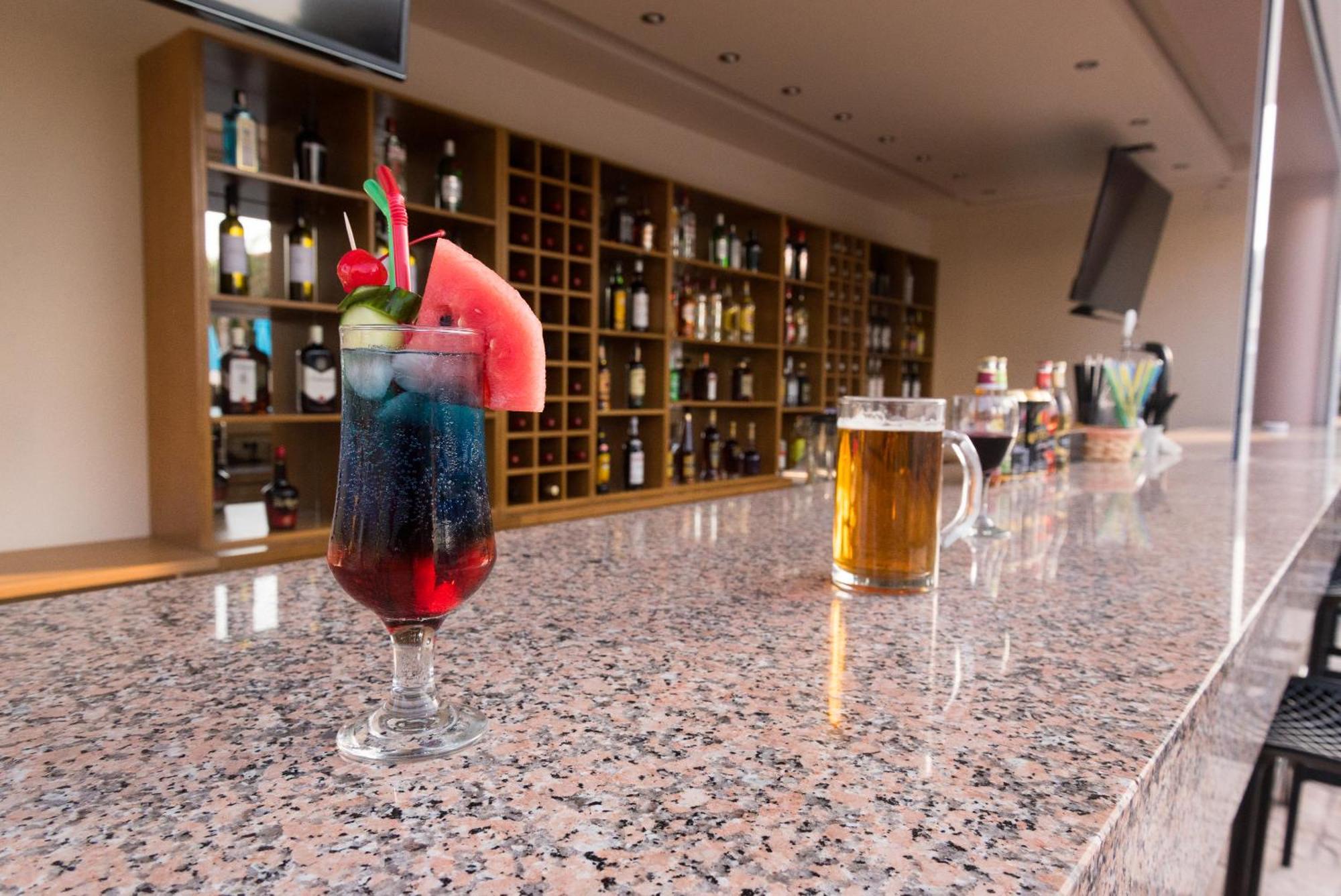 Amaryllis Front Beach Hotel ลาร์ดอส ภายนอก รูปภาพ