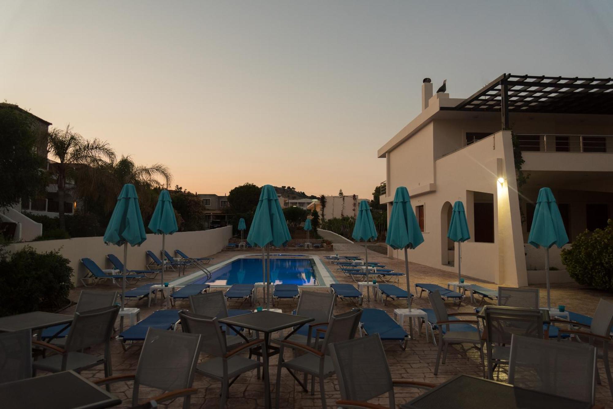 Amaryllis Front Beach Hotel ลาร์ดอส ภายนอก รูปภาพ
