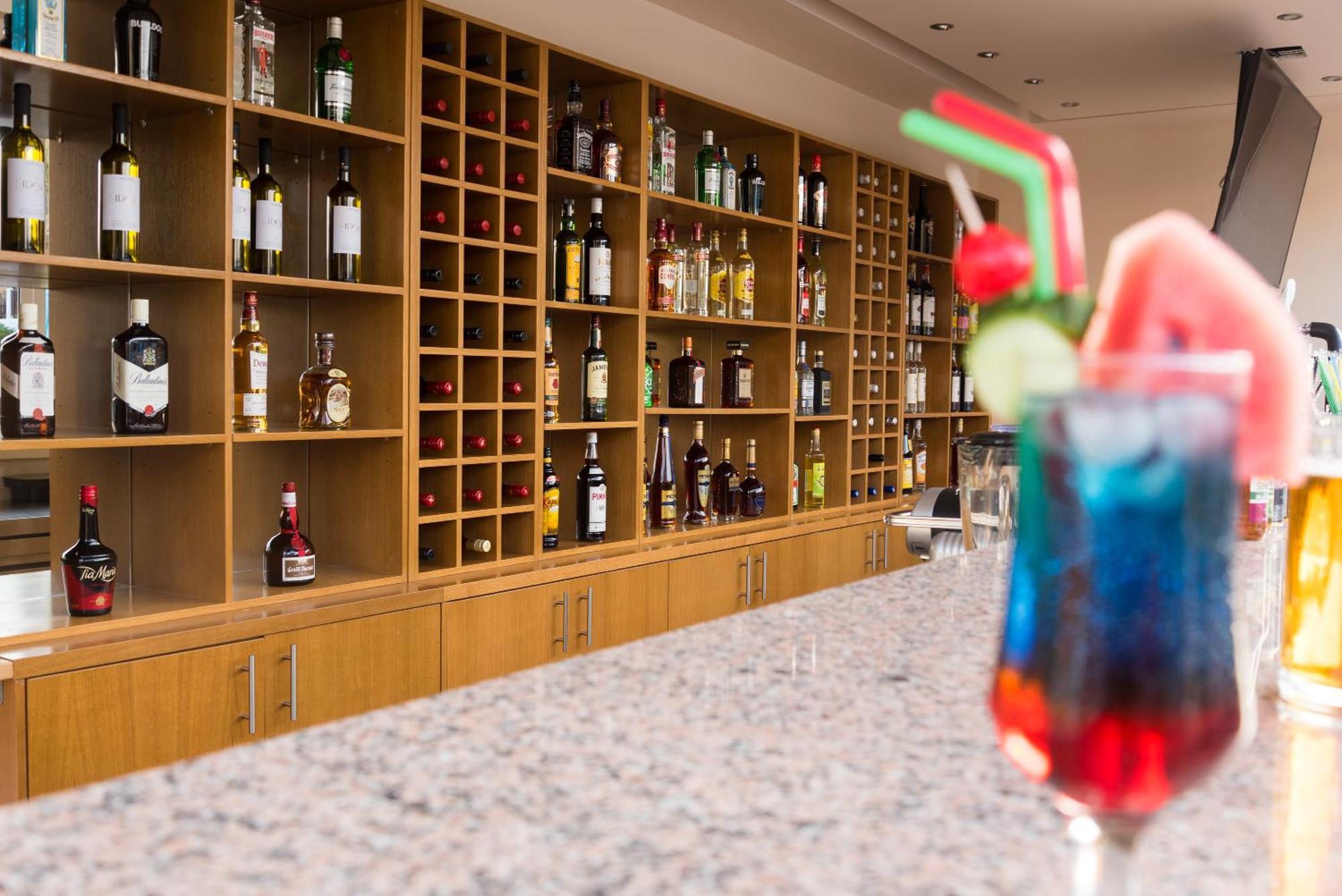 Amaryllis Front Beach Hotel ลาร์ดอส ภายนอก รูปภาพ