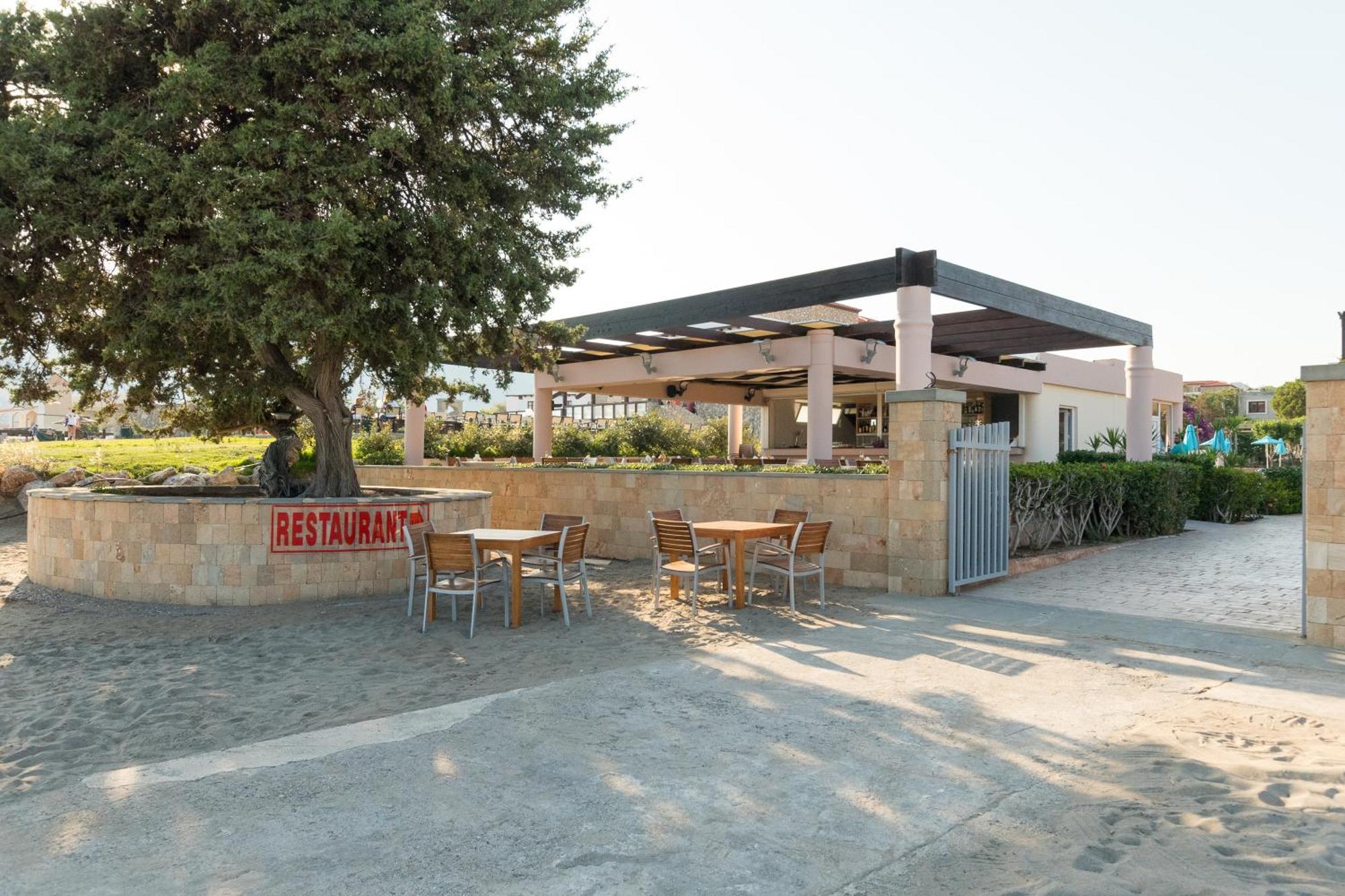 Amaryllis Front Beach Hotel ลาร์ดอส ภายนอก รูปภาพ