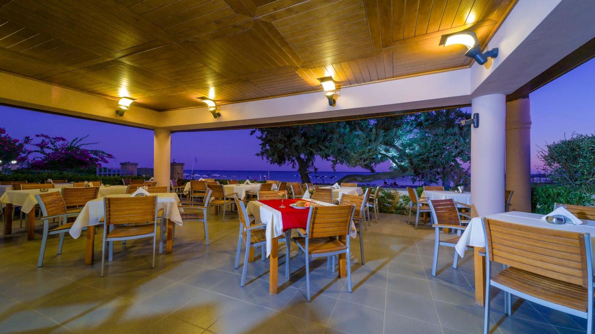 Amaryllis Front Beach Hotel ลาร์ดอส ภายนอก รูปภาพ