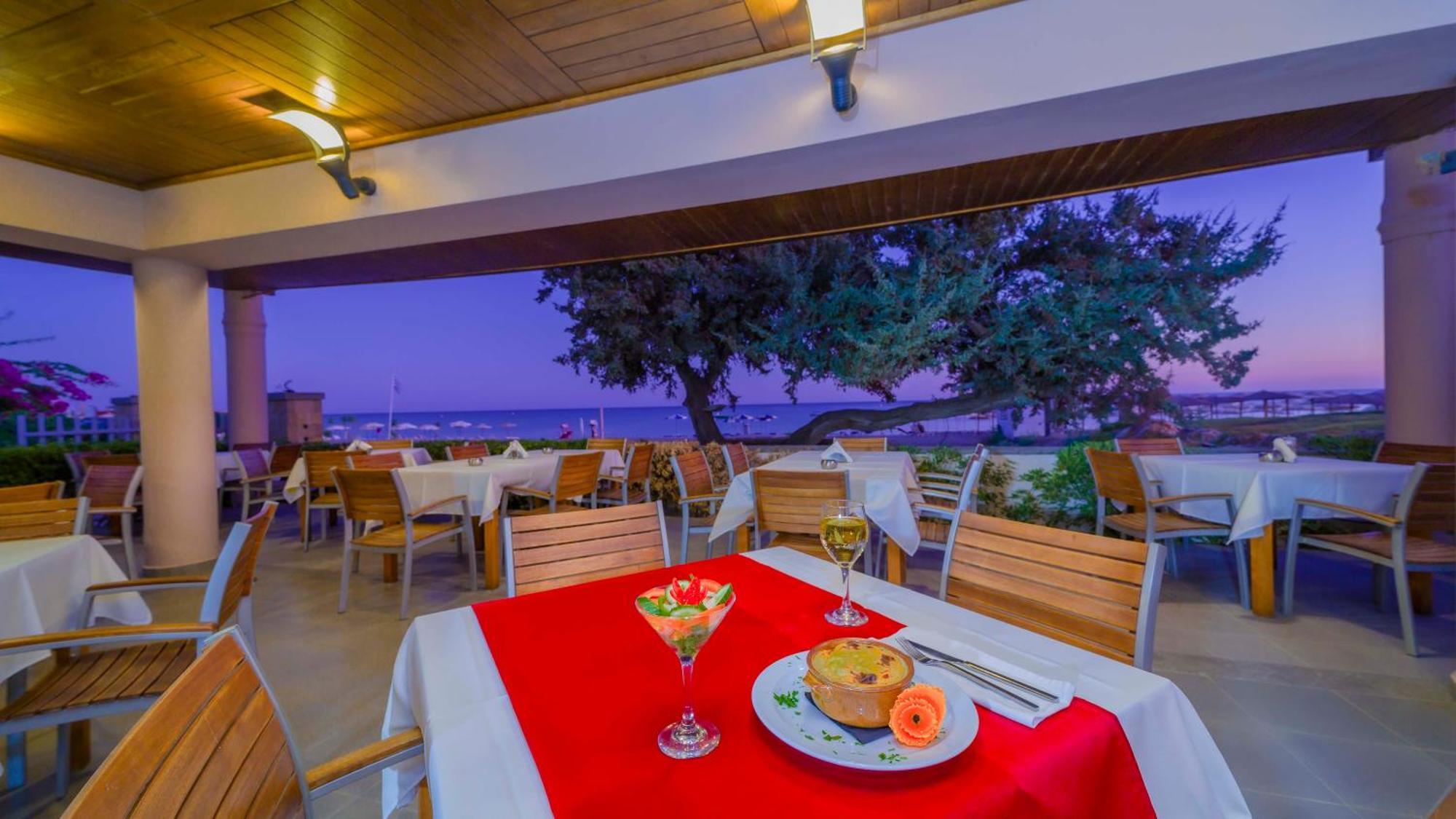 Amaryllis Front Beach Hotel ลาร์ดอส ภายนอก รูปภาพ