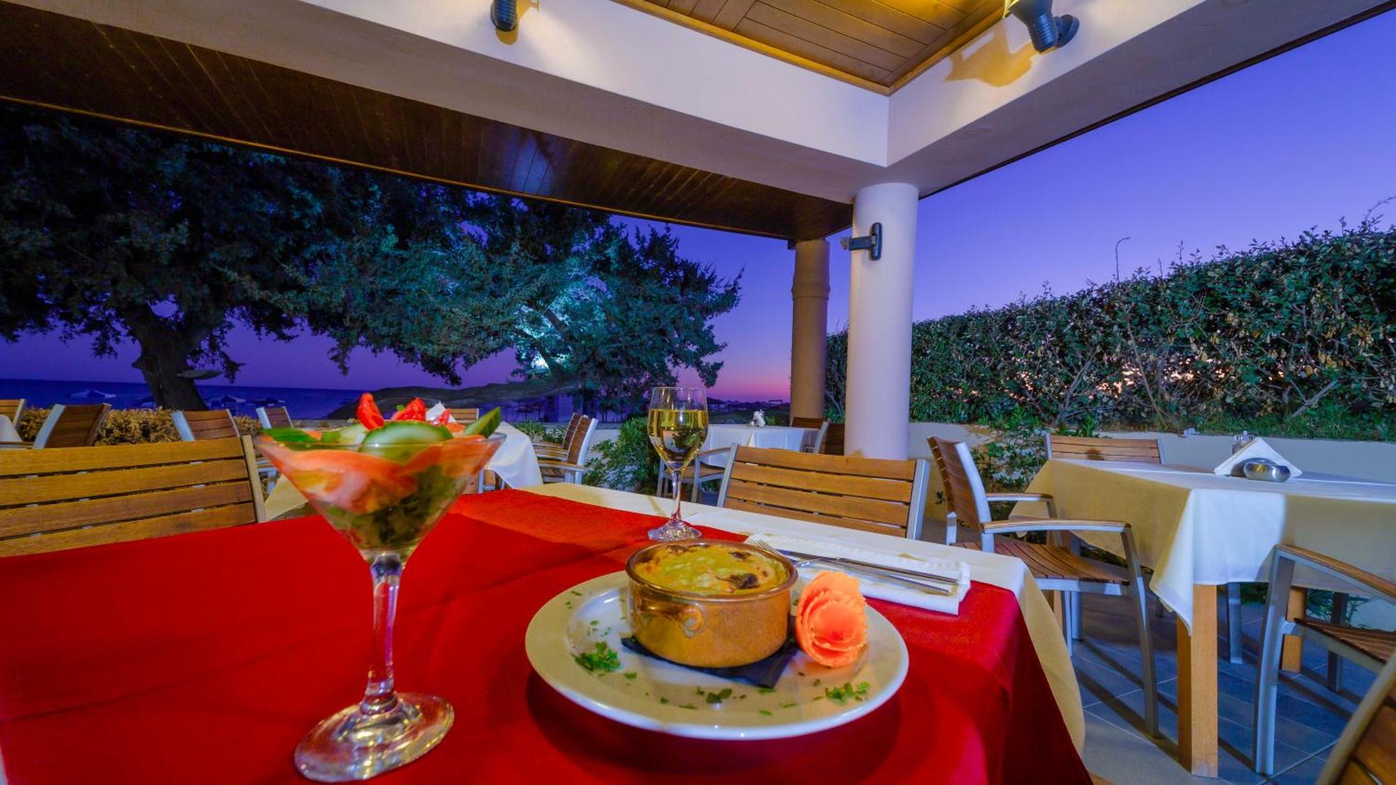 Amaryllis Front Beach Hotel ลาร์ดอส ภายนอก รูปภาพ
