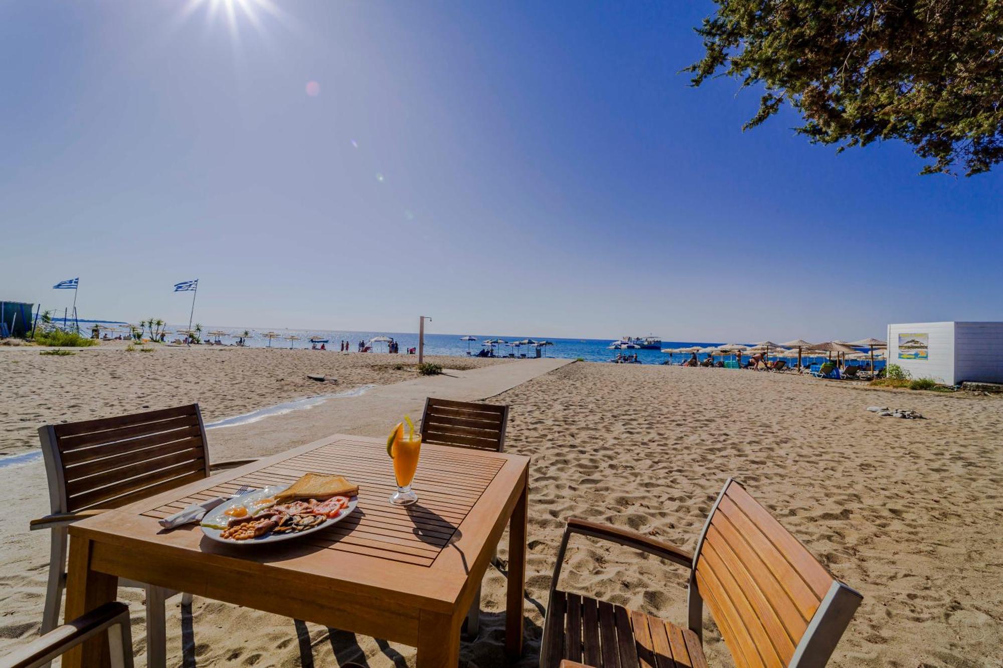 Amaryllis Front Beach Hotel ลาร์ดอส ภายนอก รูปภาพ