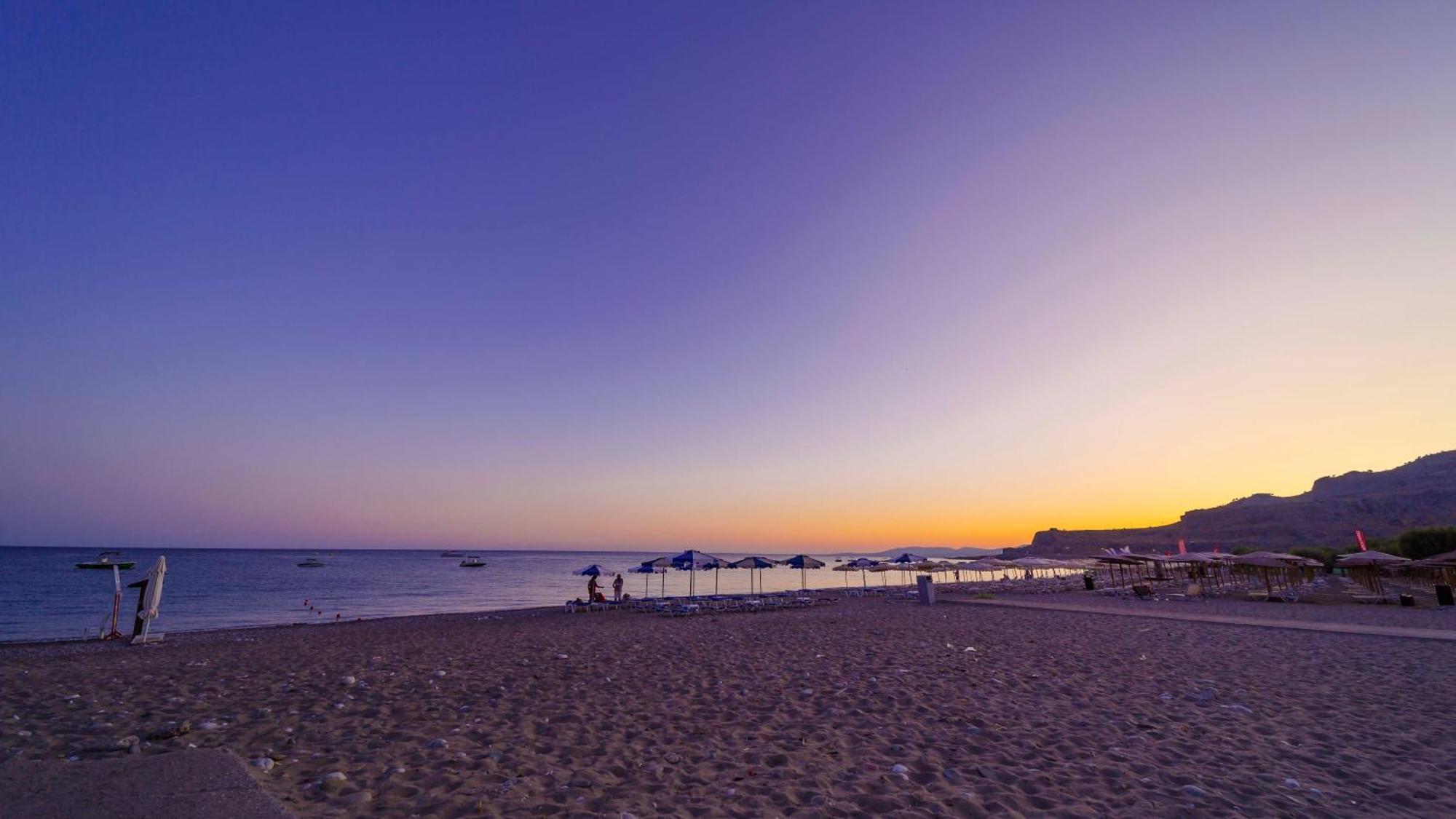 Amaryllis Front Beach Hotel ลาร์ดอส ภายนอก รูปภาพ