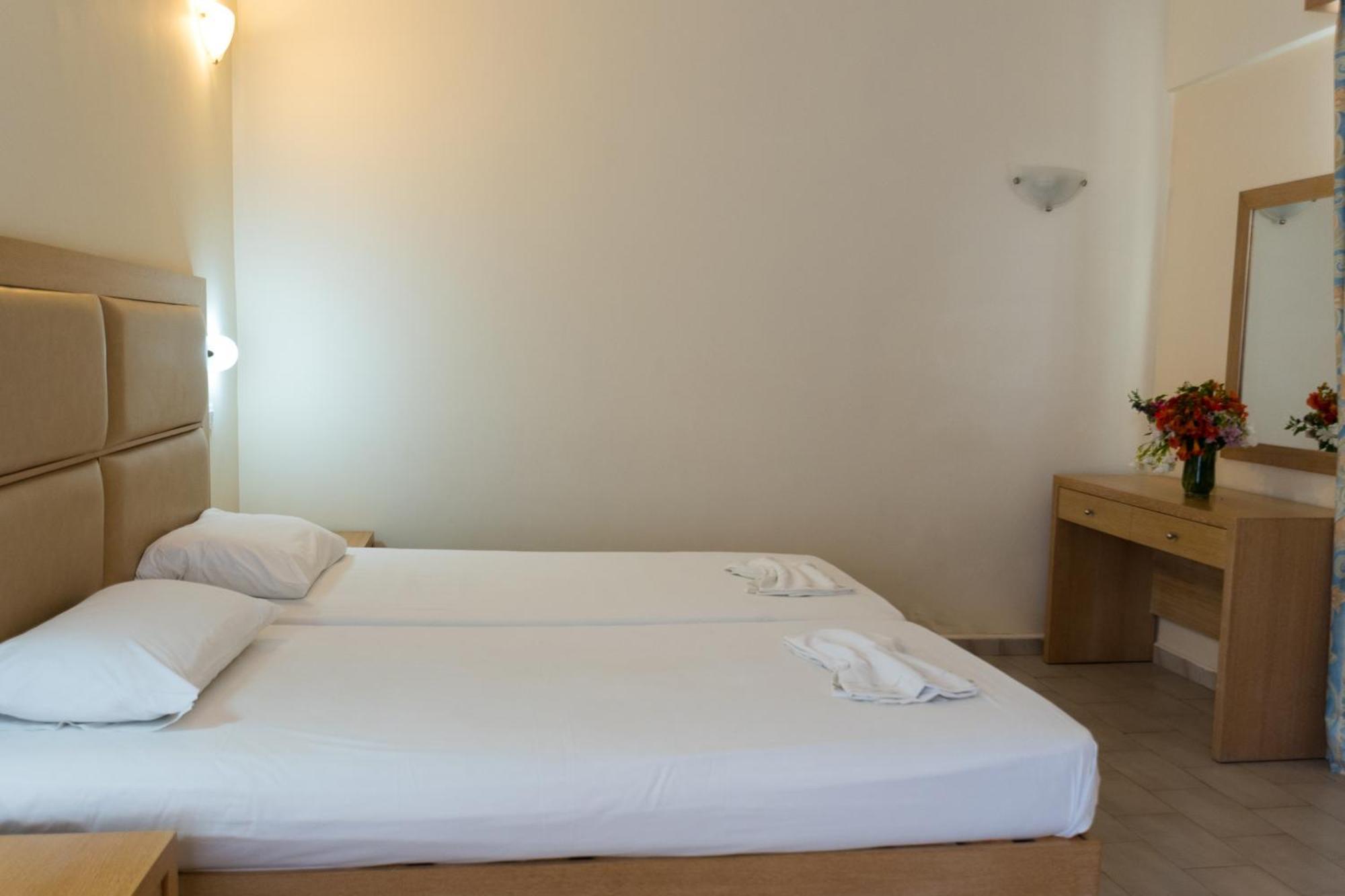 Amaryllis Front Beach Hotel ลาร์ดอส ภายนอก รูปภาพ